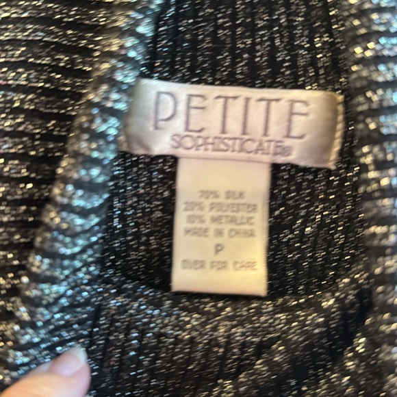 Vintage sleeveless turtleneck metallic ladies top petite silk & polyester - Picture 2 of 4